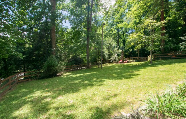 Building Photo - Laurel Park log home 3 bedroom 3 bathroom home.
