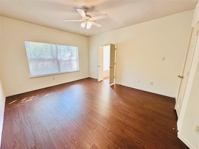 Building Photo - 1800 Tolstoy Cir