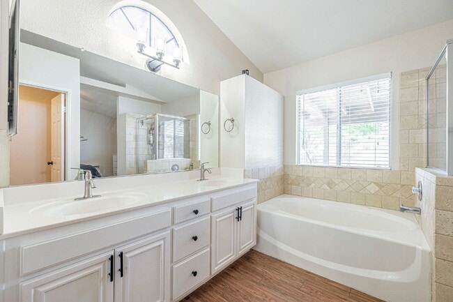 Building Photo - Beautiful 3-Bedroom Home in West Palmdale Community