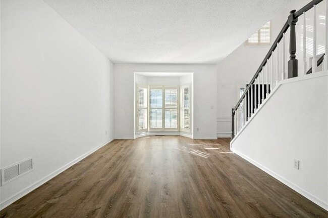 Building Photo - 10895 Glenbarr Dr