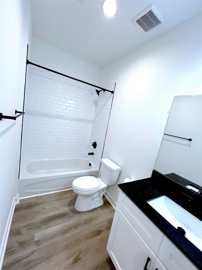 Building Photo - 175 W 6th St