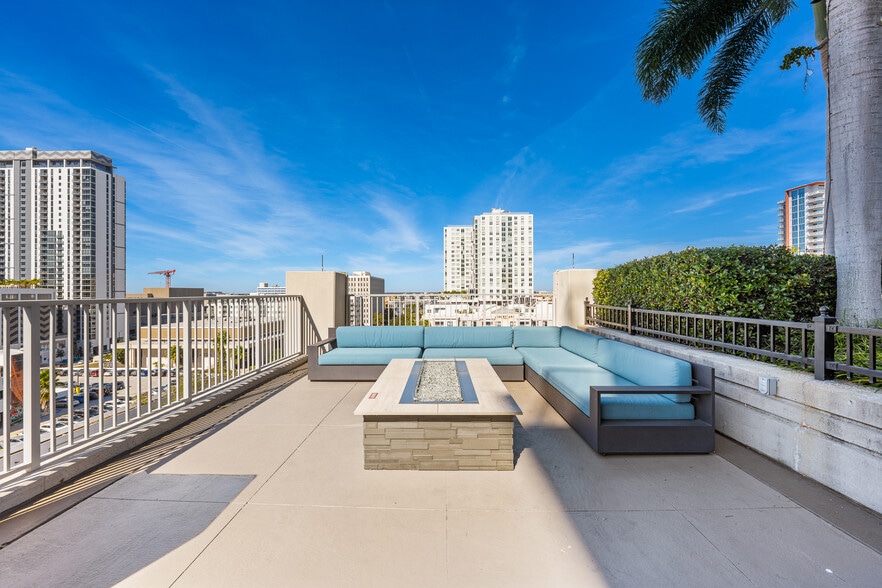 Building Photo - 777 N Ashley Dr