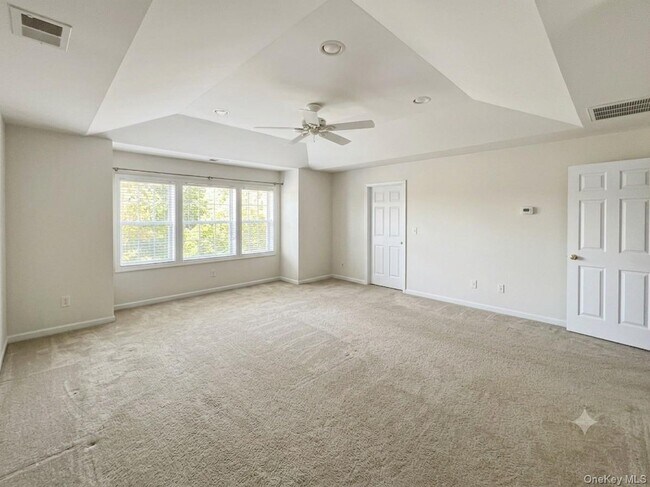 Building Photo - 61 N River Dr