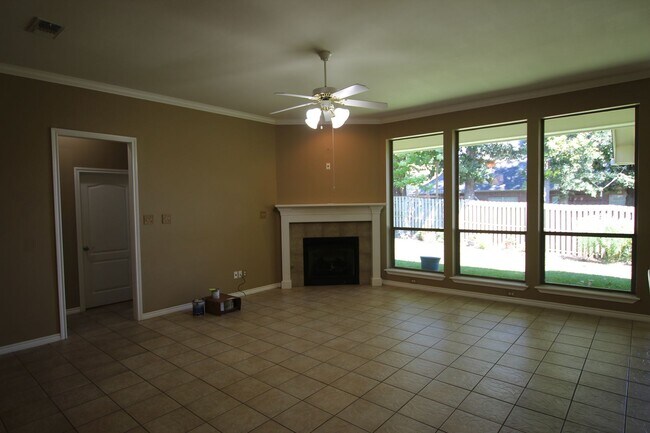 Building Photo - Coming Soon: 3 bedroom 2 bathroom home in Tyler!