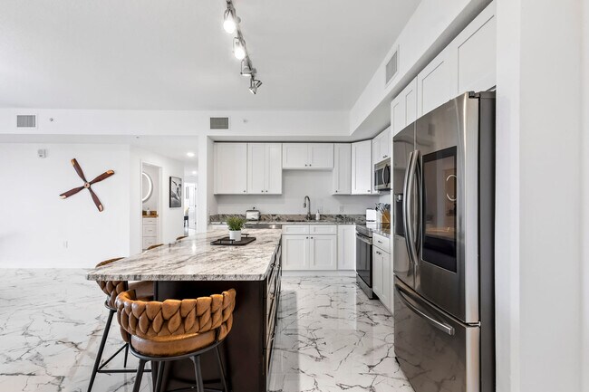 Building Photo - 605 Kemp St