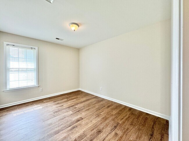Building Photo - Adorable 3 Bedroom Home in High Point!