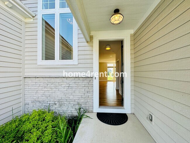 Building Photo - Exceptional Olathe Home in the Cedar Creek Subdivision w/ Wood Floors and a Finished Basment!