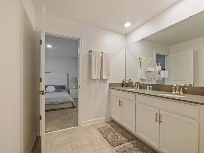 Building Photo - 9084 Sommerset Hills Dr