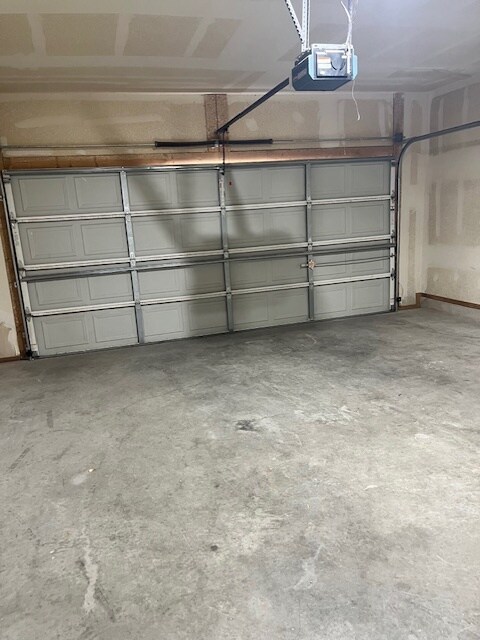 Building Photo - 5295 Imperial Dr