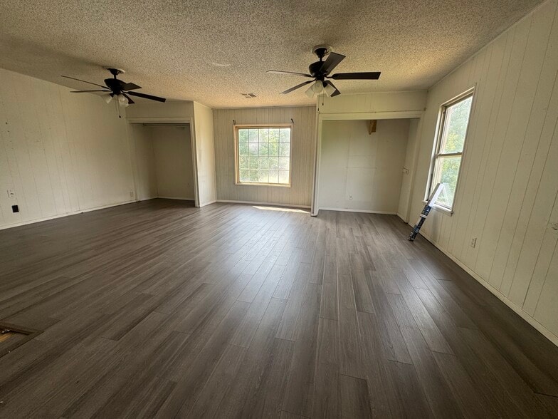 Building Photo - 4906 Vena Ln