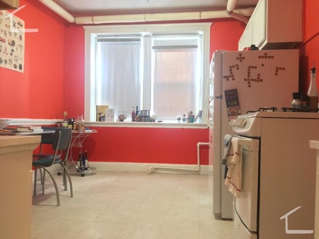 Building Photo - Brighton Studio close to T available 9/1