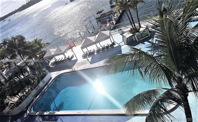 Building Photo - 1000 West Ave