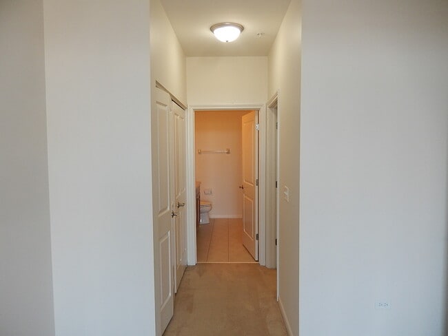 Building Photo - 850 Village Center Dr