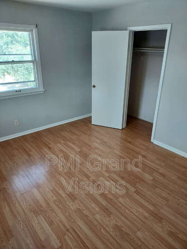 Building Photo - 340 N Monroe St