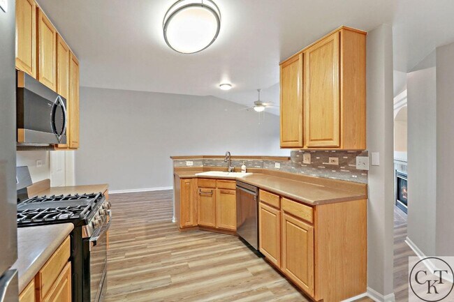 Building Photo - 2139 Vanderbilt Dr