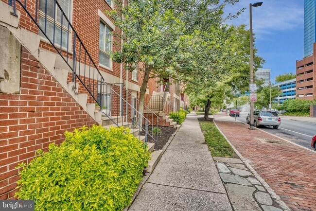 Building Photo - 536 S Charles St