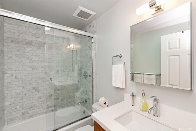 Building Photo - 2615 California St