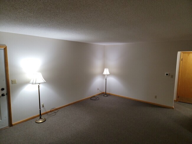 Livingroom to front door & hallway - 1479 Redfield St