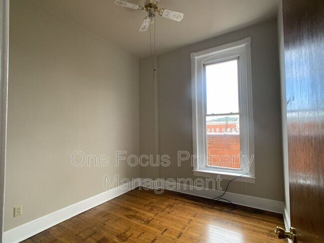 Building Photo - 307 N Vesper St