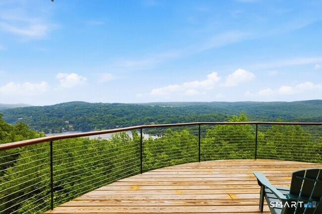 Building Photo - 12 Fox Run