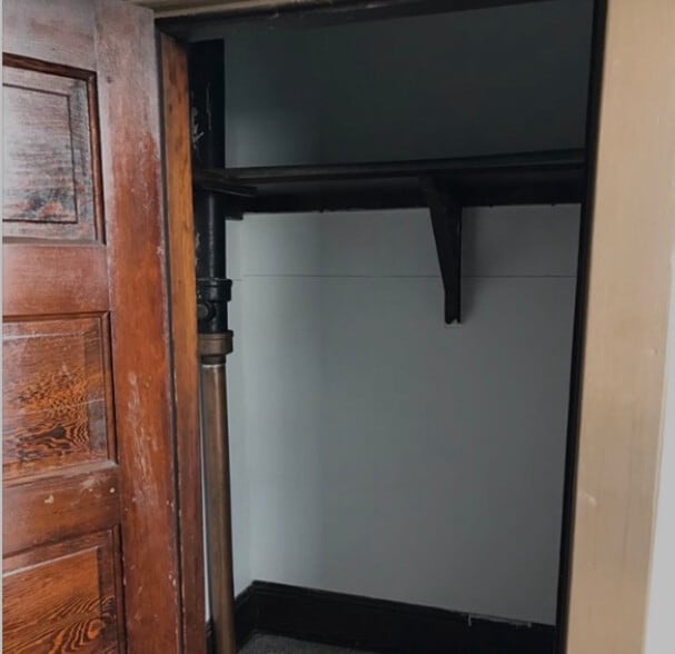 Building Photo - 916 N Sheridan Ave