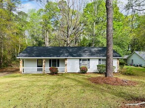 Building Photo - Completely updated 3 bedroom 2 bath home in Lagrange! Must see!