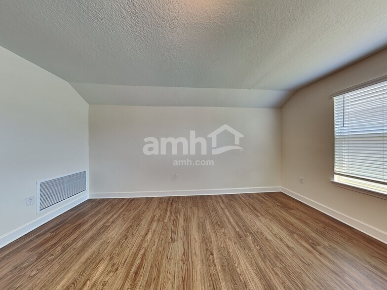 Building Photo - 341 Pine Terrace Dr