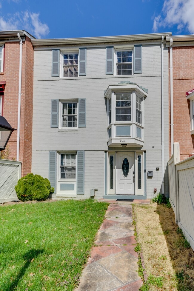 Building Photo - 7913 Central Park Cir