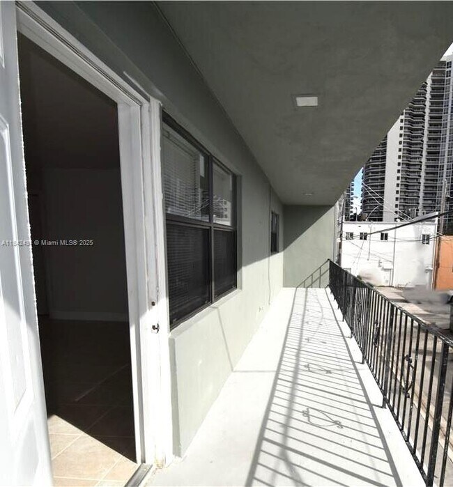 Building Photo - 3350 NE 33rd St