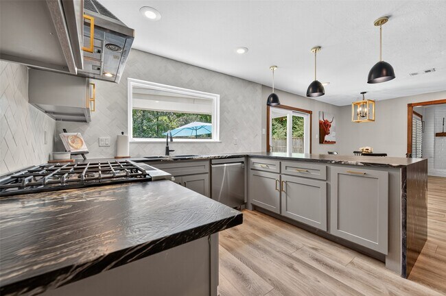 Building Photo - 10 Kittiwake Ct