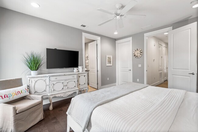 Building Photo - 4923 E County Hwy 30A