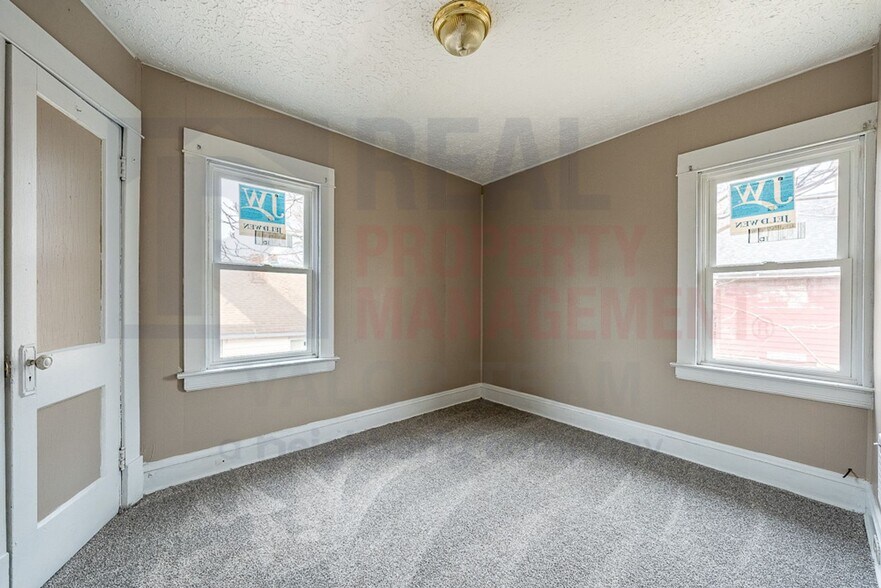 Building Photo - 14001 Idarose Ave