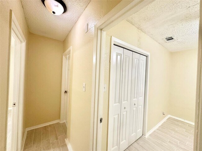 Building Photo - 4302 Scottsdale Rd