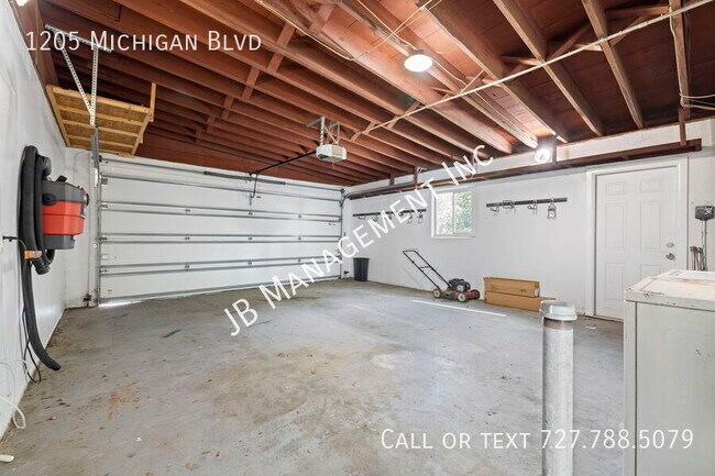 Building Photo - 1205 Michigan Blvd