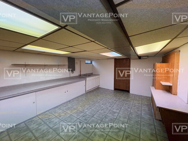 Building Photo - 4220 Hillcrest Dr