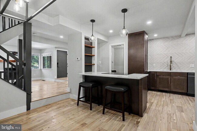 Building Photo - 2105 Glencourse Ln