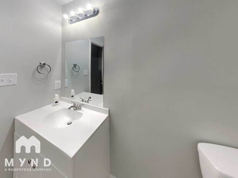 Building Photo - 2310 Ramblewood Cir