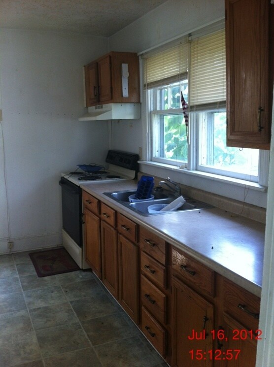 Building Photo - 713 E Moler Ave