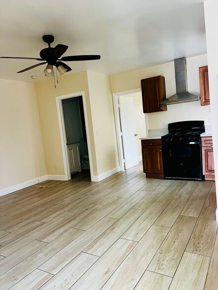 Building Photo - 1309 W 62nd St