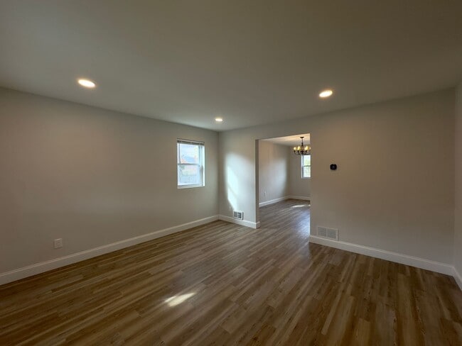 Building Photo - Spacious 3Bed/2Bath Townhome with Modern Amenities and Outdoor Space in Woodlawn MD