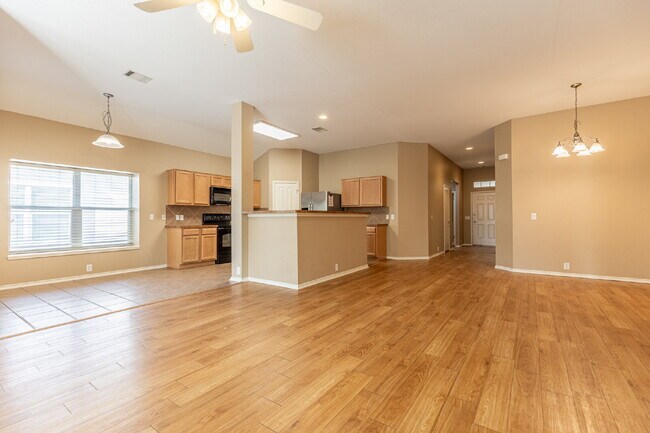 Building Photo - 648 Rooster Run