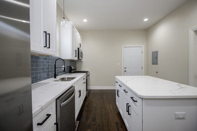 Building Photo - 5738 S Sangamon St