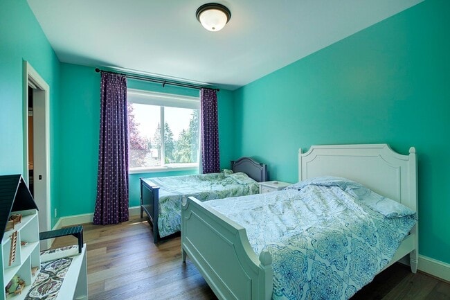 Building Photo - 5Bd/4.5Ba Sammamish Home