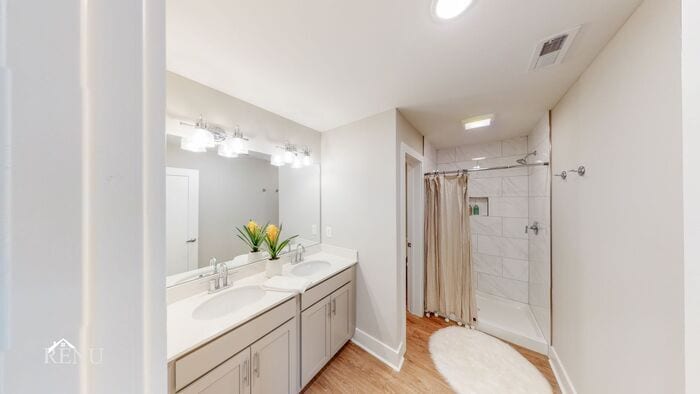 Building Photo - 2352 E 18th St