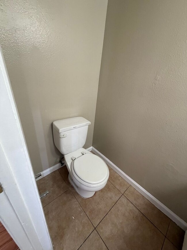 Building Photo - Camarillo Street