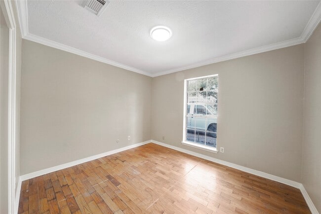 Building Photo - 16121 Singapore Ln
