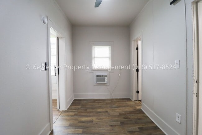 Building Photo - N Rosedale Ave Triplex