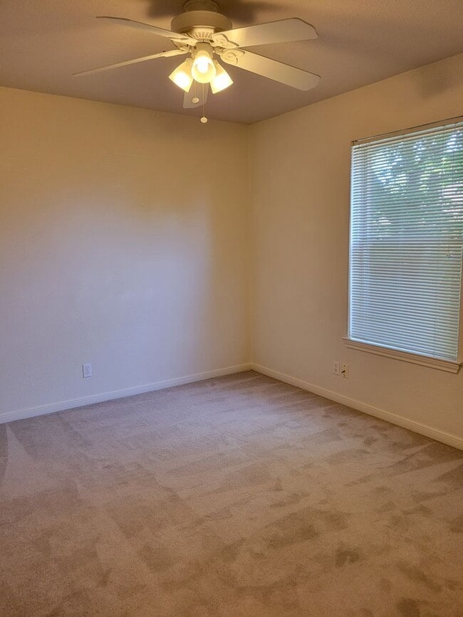 Building Photo - Newly Remodeled 4 BR 2 Bath Next to Harker Heights Community Park!