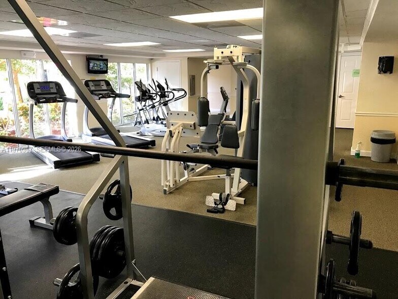 Building Photo - 151 NE 16th Ave