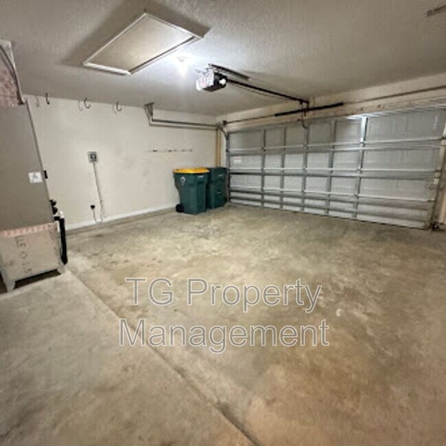 Building Photo - 2493 Brook Park Way